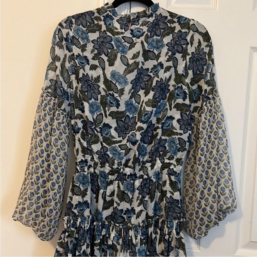 Misa Los Angeles Elizabeth V-neck mini dress. Size M